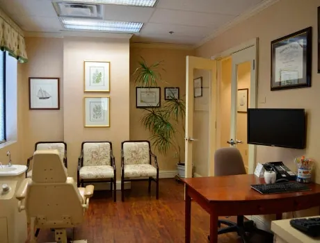 A private treatment and consultation room at the Towson office, with seats for parents.